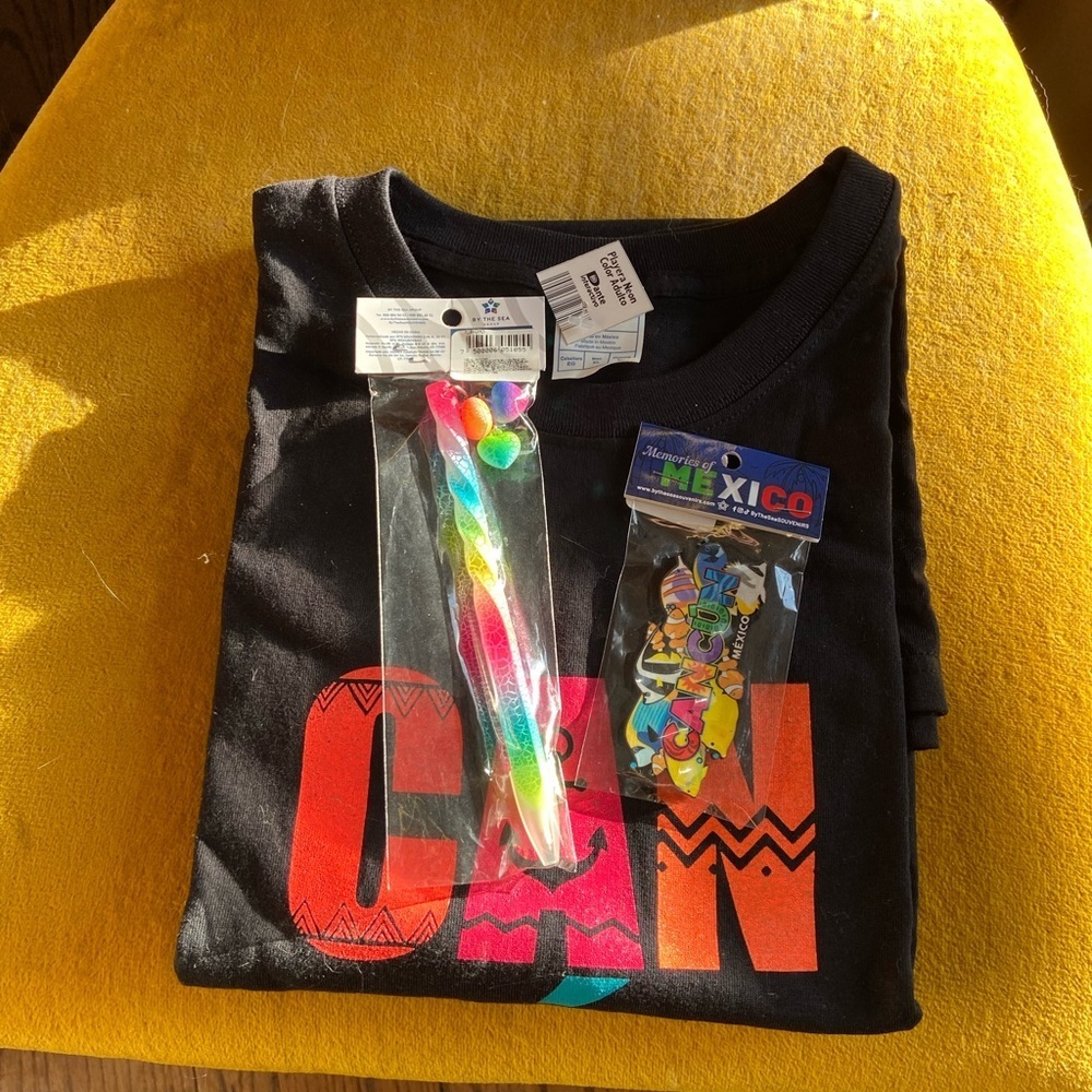Cancun Mexico Souvenir Bundle: Men’s XL Graphic Tee, Fun Pen, Keychain